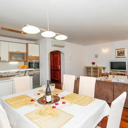 In Old Town With View Apartamento