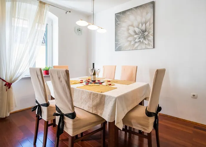 Appartamento In Old Town With View *